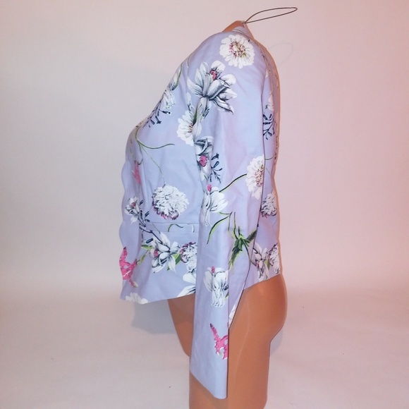 Simply Styled Blazer - Picture 4 of 8